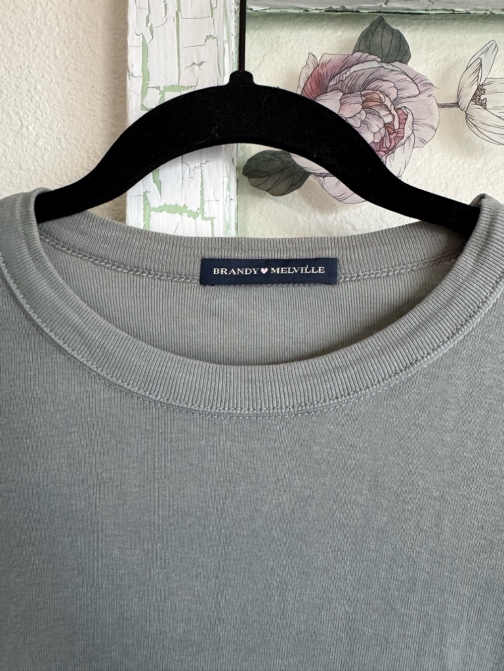 Brandy Melville Olive Green Short Sleeve Crew Tee - Picture 2 of 3